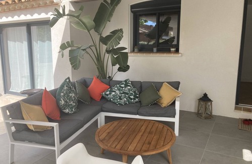 Lattes Villa | Pleasant villa, near sea/town, swimming pool.