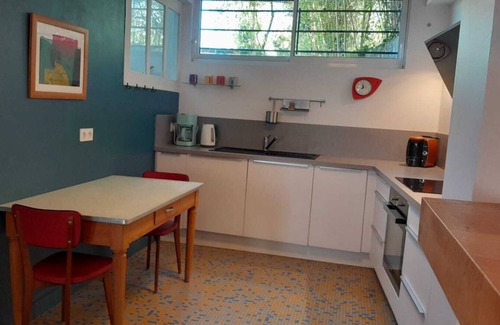 Naucelle House | Pleasant village house with garden