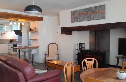 Naucelle House | Pleasant village house with garden