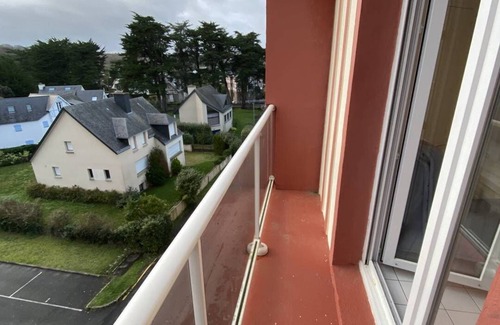 Saint-Cast-le-Guildo Apartment | Pleasant west-facing apartment in the La Garde district of Saint Cast, 10 m from the.