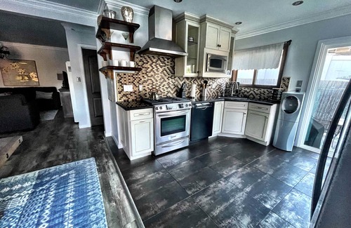 South Redondo House | Pleasantly Close To The Best Southern California Beaches