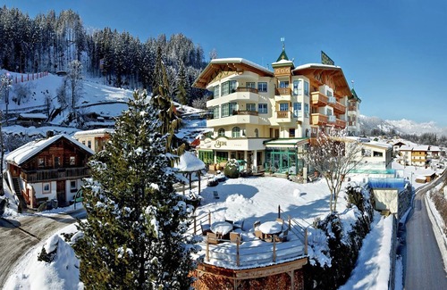 Kaltenbach Apartment | Pleasing Apartment in Kaltenbach near Ski Area
