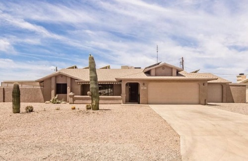 Lake Havasu City House | Plenty of Room to park your toys, 1/2 mile from Windsor Launch Ramp w/lake view.