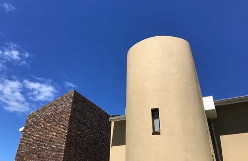 Plettenberg Bay House | Plett Beacon House, 6 Bedroomed close to beach,shops,restaurants & activities.