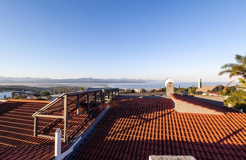 Plettenberg Bay Villa | Plettenberg Bay 4-Bedroom Oasis with Pool & Braai