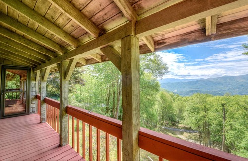 Waynesville Cabin | Plott Mountain Home-Amazing views @ 4,100 feet!