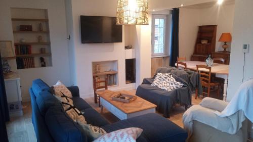 Beaussais-sur-Mer House | Ploubalay Chambres Cuisine Séjour