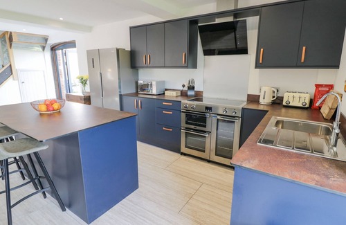 Huntley Cottage | PLOUGH SHARE, pet friendly, character holiday cottage in Huntley