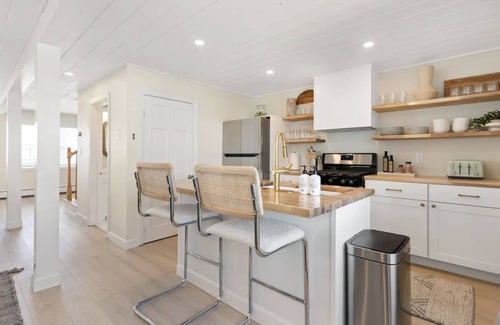 Hampton House | Plum on Anchor - Ocean & Marsh Views - Dog Friendly - Perfect Beach Getaway