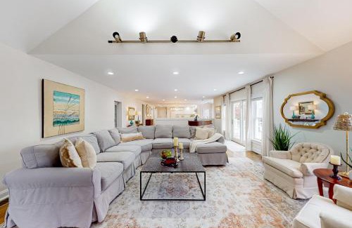 West Barnstable House | Plum Paradise