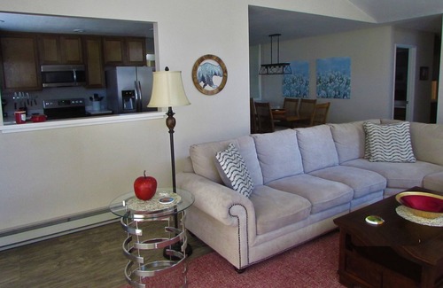 Plumas Eureka Estates Condo | Plumas Pines Retreat. Charming & Updated Condo on the 4th Fairway