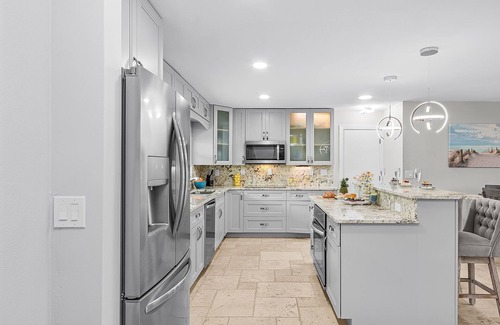 Caloosahatchee House | Plunge into Joy & Canal Charm - Funscape Canal