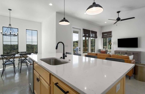 Canyon Lake House | Plunge Pool | Grill | Scenic Views | Near Lake