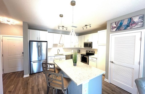 Highlands Apartment | Plush Apartment Near Airport Zoo