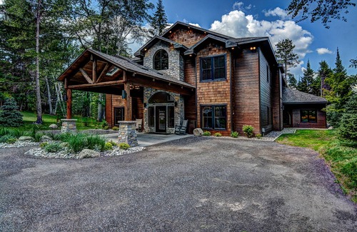 Eagle River House | Plush lakefront lodge with private dock, high-speed WiFi, & game room