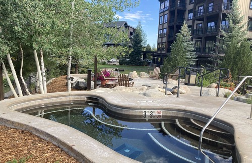 Steamboat Springs Apartment | Plush studio next to Wildhorse gondola w/shared pool, hot tubs, fitness & more
