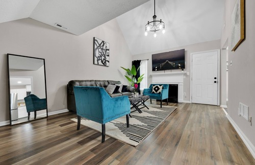 Riverdale House | Plush Two Bedroom Retreat. A Home Away From Home!