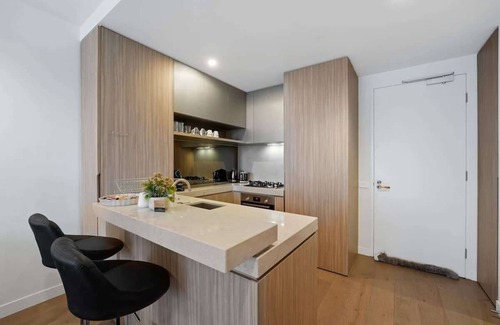 Port Melbourne Apartment | PM Residences - Modern Luxury 2BR Apt w parking