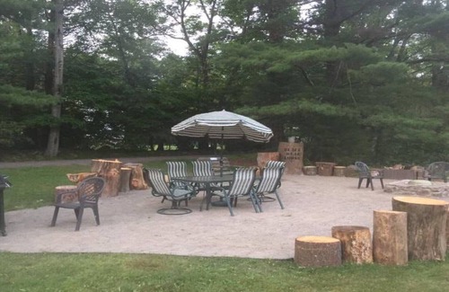 Canadensis House | Pocono BLACK BEAR Lodge~Near Skytop, skiing, water parks, golf, casino & more!