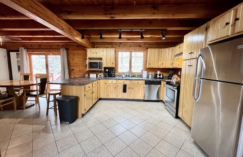 Bushkill Ski Chalet | Pocono Chalet Cabin Sauna Game Room Fire Pit Pools