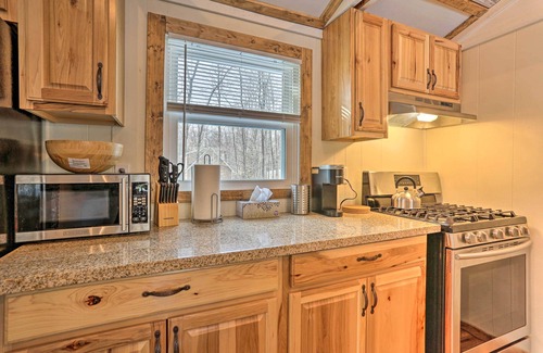 Thornhurst Cabin | Pocono Lake Retreat w/Fire Pit + Private Hot Tub!