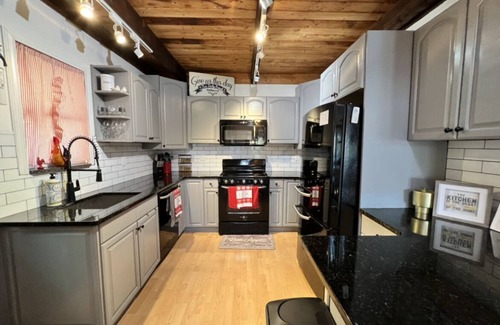 Hamlin Ski Chalet | Pocono Lakefront Chalet Rental: Lake VibeZ with Private Dock & Ski Hill Access