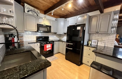 Hamlin Ski Chalet | Pocono Lakefront Chalet Rental: Lake VibeZ with Private Dock & Ski Hill Access