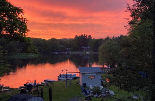 Hamlin Ski Chalet | Pocono Lakefront Chalet Rental: Lake VibeZ with Private Dock & Ski Hill Access