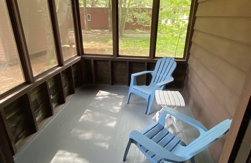 White Mills Cottage | Pocono Mountain Cottage on Private 10 acre lake & 100 acre grounds