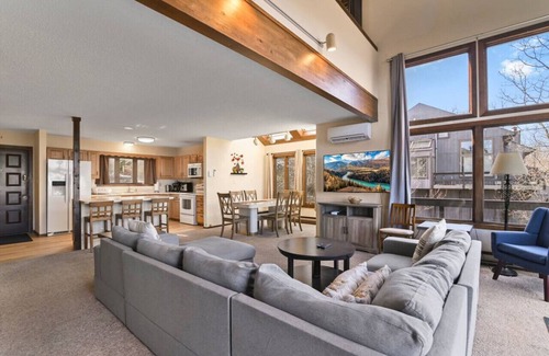 Tannersville House | Pocono Mountains Camelback Retreat-Stunning Views