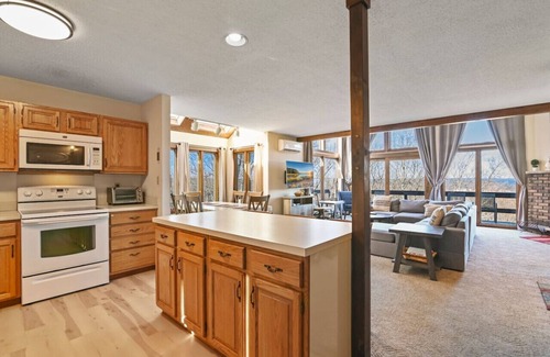 Tannersville House | Pocono Mountains Camelback Retreat-Stunning Views
