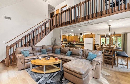 Lake Ariel House | Pocono's Resort | Fire Pit, Jacuzzi, Winter Sports Amenities