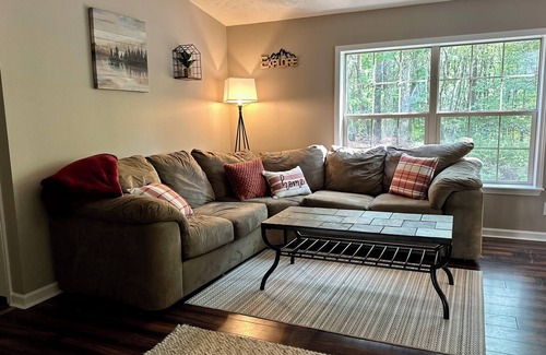 Mount Pocahontas House | Pocono Serenity close to Historic Downtown Jim Thorpe