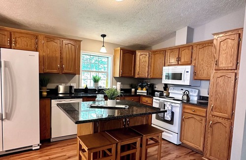 Mount Pocahontas House | Pocono Serenity close to Historic Downtown Jim Thorpe
