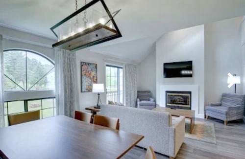East Stroudsburg Villa | Poconos Getaway - 295/NtnEscape to the Poconos with this cozy relaxing retreat!
