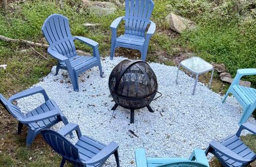 Briar Crest Woods House | Poconos Getaway with Hot Tub-Close to Attractions, Perfect for Family &Friends!