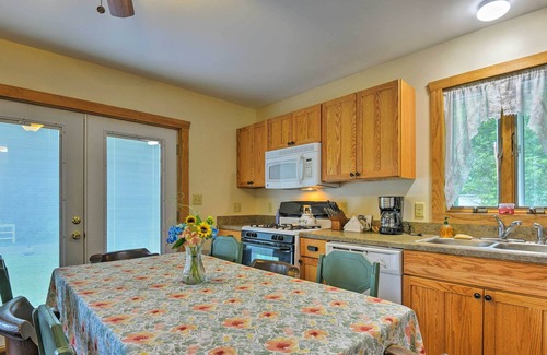 Greentown House | Poconos Home w/ Spacious Deck: 6 Mi to State Park!