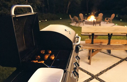 Tunkhannock Township House | Poconos Hot tub & Fire-Pit, Jacuzzi, 5 min to Lake - The Shyre House