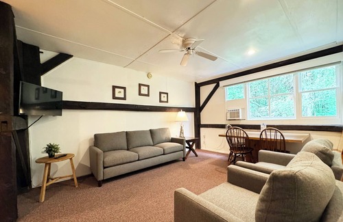 Reeders House | Poconos Rustic 1BR in the Poconos on Private Resort