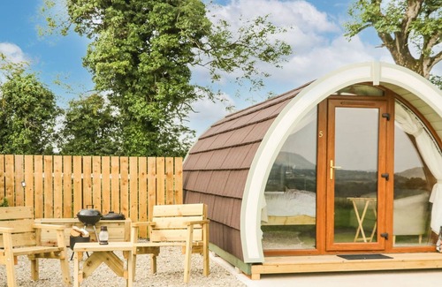 Armoy Cottage | POD 5, romantic, with a garden in Ballycastle