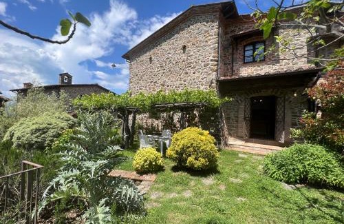 San Terenzo Monti Villa | Podere Beatrice 20 Pax by VILLASRETREATS