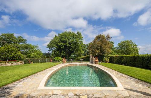 Neri Villa | Podere Caiano by VacaVilla