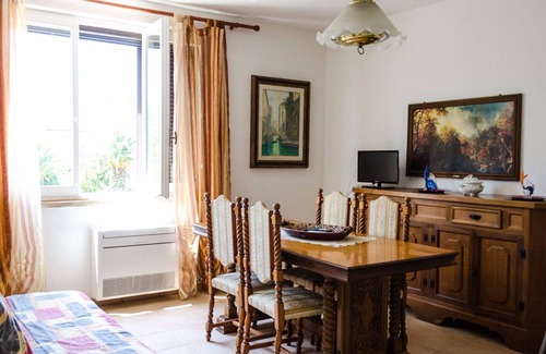 Grosseto Apartment | Podere Corte Alle Rose - Fuchsia Apartment