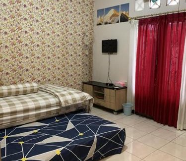 Depok House | Podhomoro homestay
