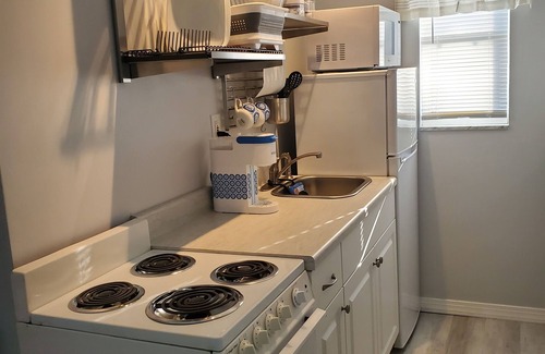 Gulfport Apartment | Poe's Place: In the Heart of Gulfport Art District!