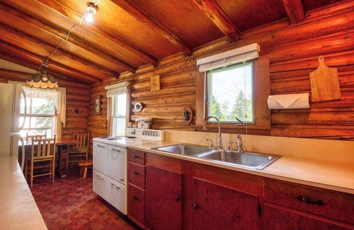 Rangeley House | Poet's Lodge - Rustic 4 bedroom cabin on the shores of Mooselookmeguntic Lake