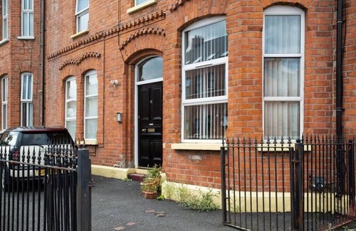 Belfast Condo | Poet's Rest 2 miles from central Belfast
