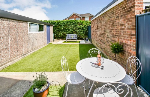 Rawcliffe House | Poets Corner sleeps 7 across 3 bedrooms.