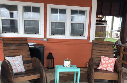 Cedar Lane Cabin | "Pogue Life" Intercoastal Fishing Camp with boat lift Sargent, Texas