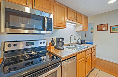 Kahana House | Pohailani Maui recently renovated 2 bedroom cottage on 9 lush tropical acres!
